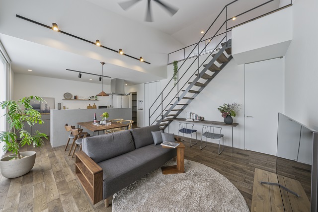 色使いによる開放的空間演出事例