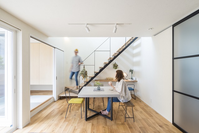 グランハウスの鉄骨階段のある家