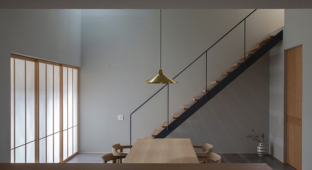 ネイエ設計の鉄骨階段のある家